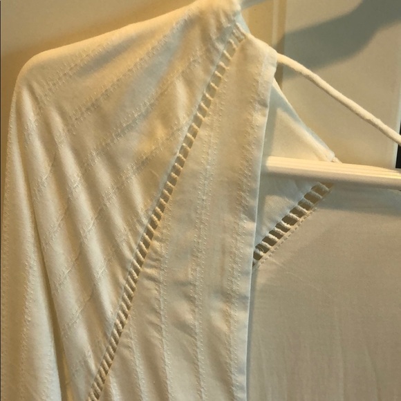 White sundress with open back and sleeves - Picture 5 of 7